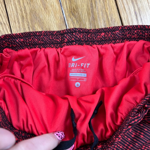 Nike Dri-FIT Running Shorts Women's Size Small Red‎ Black Athletic Gym Workout - Picture 3 of 3